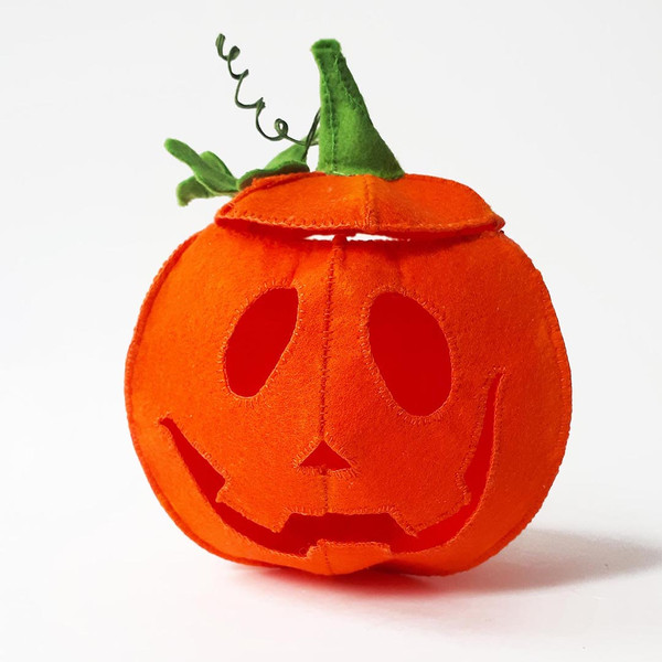 felt sewing pattern pumpkin  Halloween decor.jpg