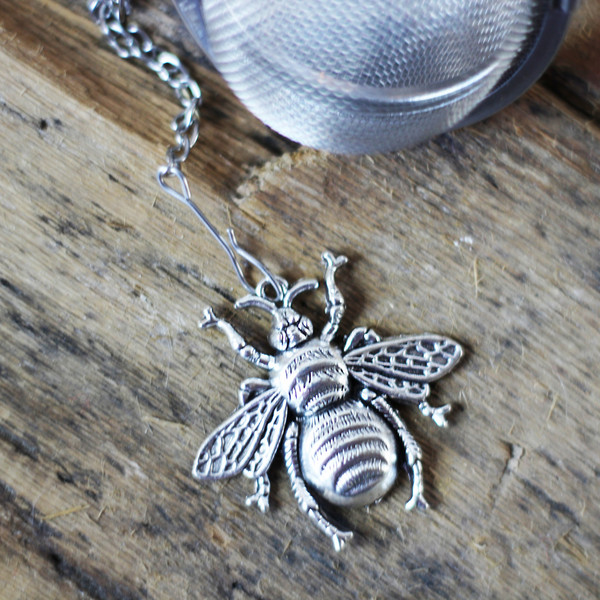 bee-pendant-tea-infuser