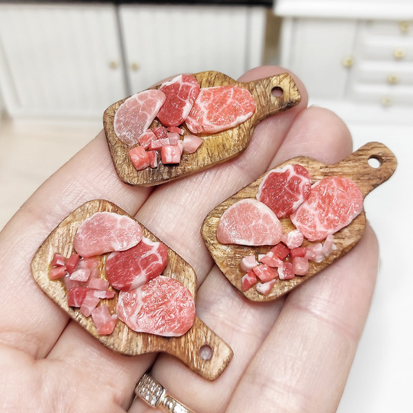 Raw Meat on chopping board - F44 - Delph Miniatures 1/12 scale Hand-made  British Dolls House Miniature Accessories