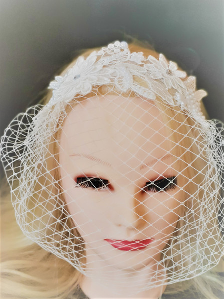 Wedding-headband-with-lace-and-veil-1.jpg