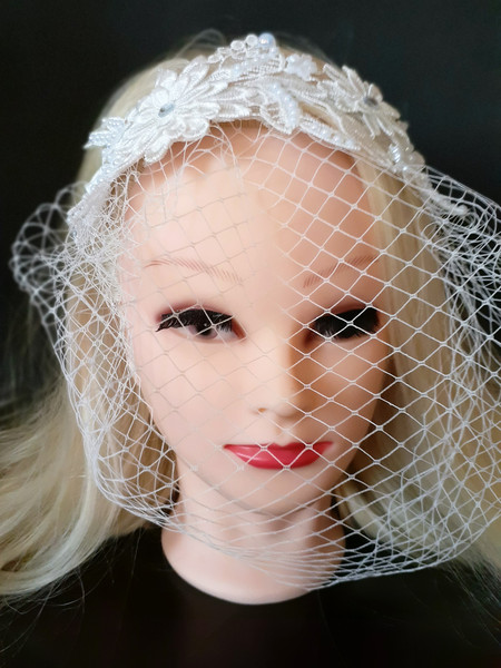 Wedding-headband-with-lace-and-veil-2.jpg