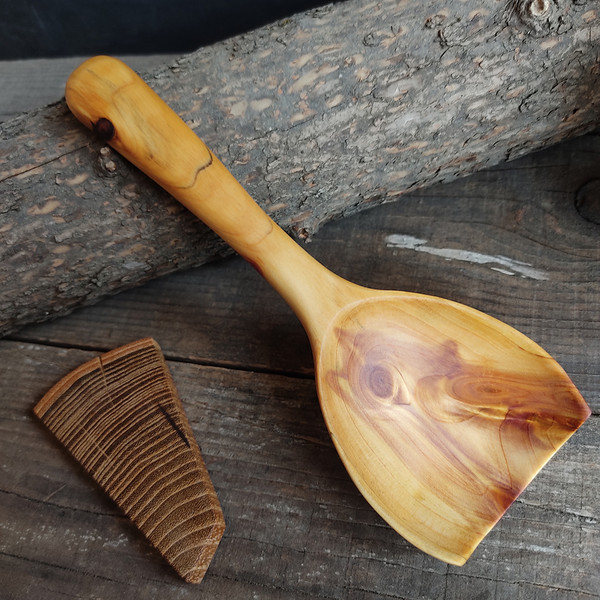 Big handmade wooden scoop for bulk products - Inspire Uplift