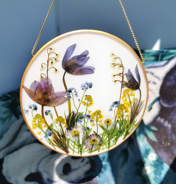 Dried flower frame, Resin round frame with pressed flower fr