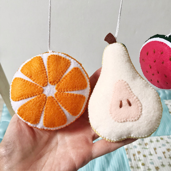 Felt-hanging-crib-toys