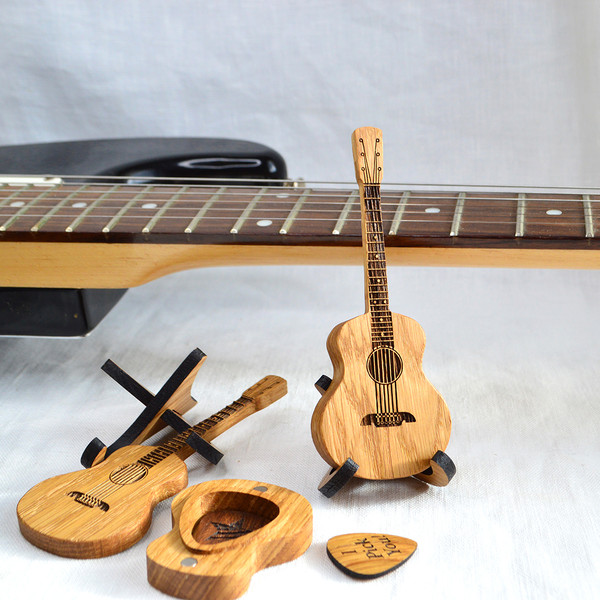 Guitar-picks-holder-for-gift