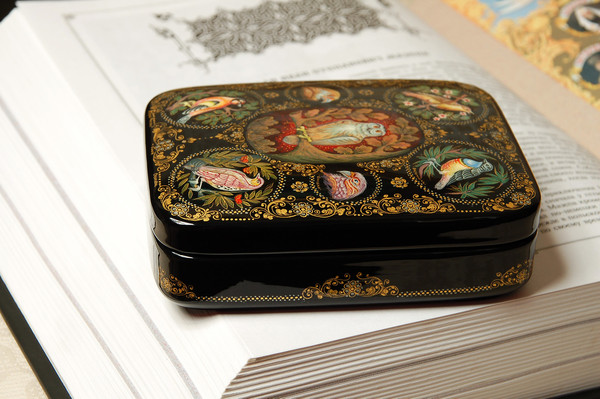 Ornate lacquer jewelry box