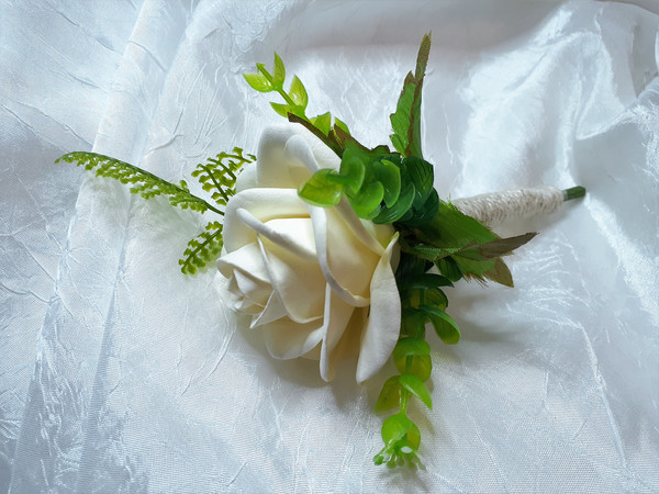 White-rose-wedding-boutonniere-1.jpg