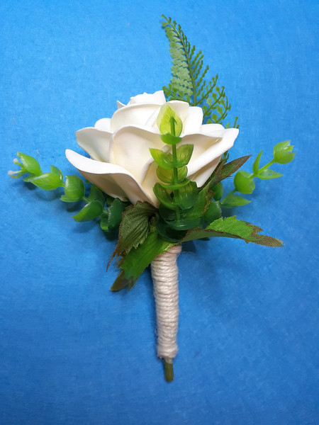 White-rose-wedding-boutonniere-2.jpg