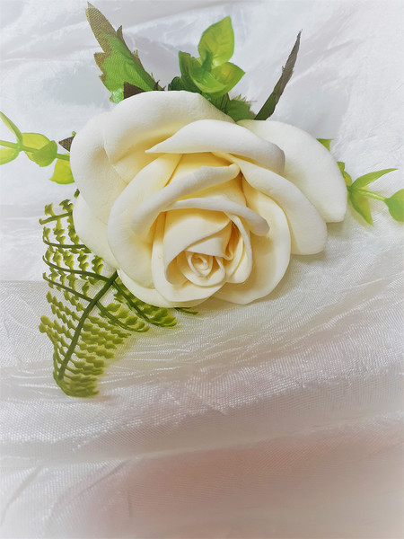 White-rose-wedding-boutonniere-3.jpg