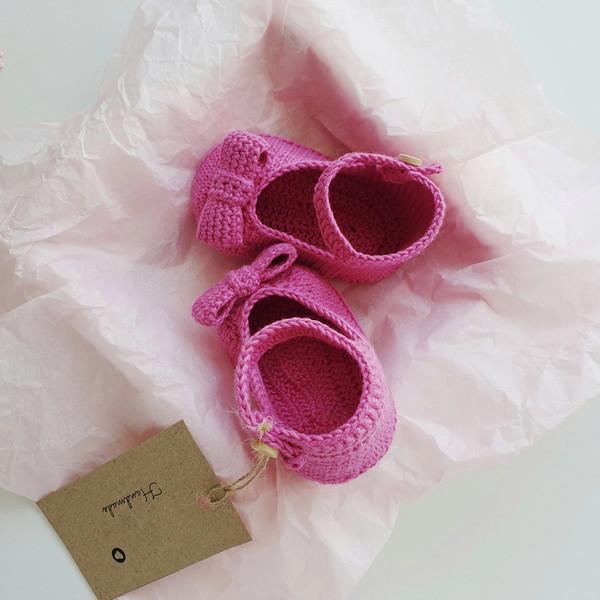 crochet baby booties.jpeg