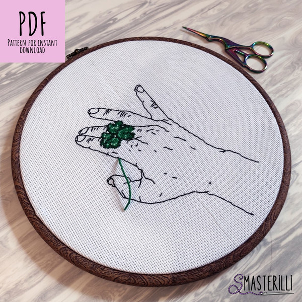 hand with clover cross stitch pattern PDF by Smasterilli.JPG