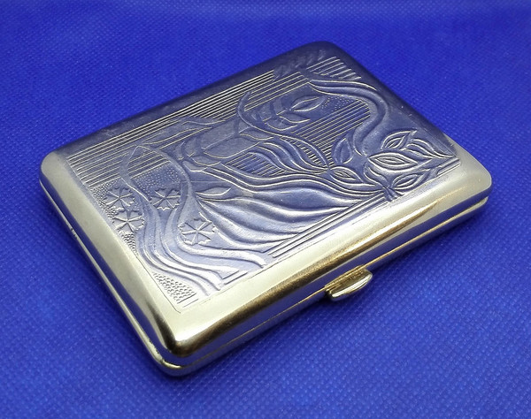 cigarette-case-with-pattern.jpg
