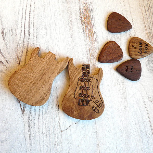 Guitar pick holder