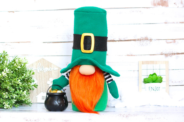 Irish Garden Statue - Gnome - Pot of Gold