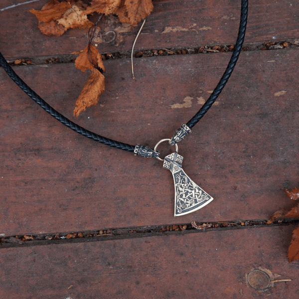 viking-axe-necklace