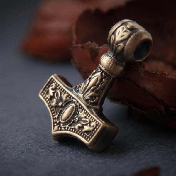 Thor-hammer-pendant