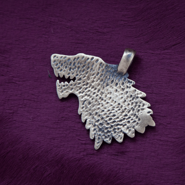 direwolf-pendant-back-side