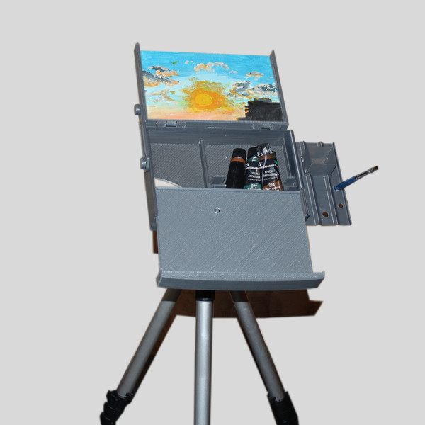 Mini plein air easel of a traveler. Pochade box - Inspire Uplift