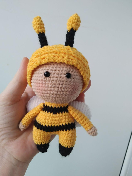 Amigurumi bee doll crochet pattern 4.jpg