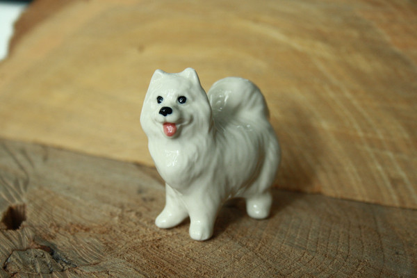 Figurine Samoyed porcelain