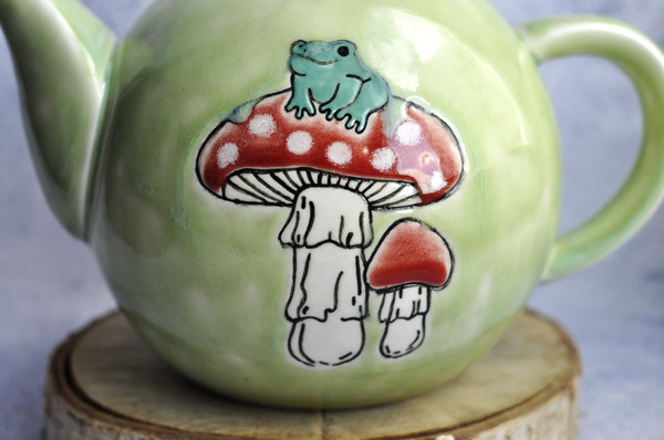 Frog on mushroom teapot 735ml, handmade ceramic kettle 25oz