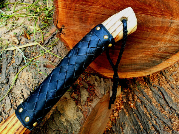 Custom Handmade Hunting Axe.jpeg