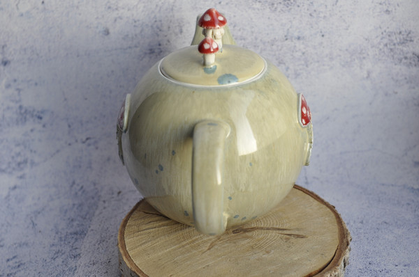 Frog on mushroom teapot 735ml, handmade ceramic kettle 25oz