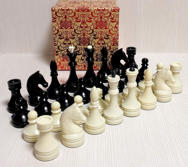 bakelite-collectible-chess.jpg