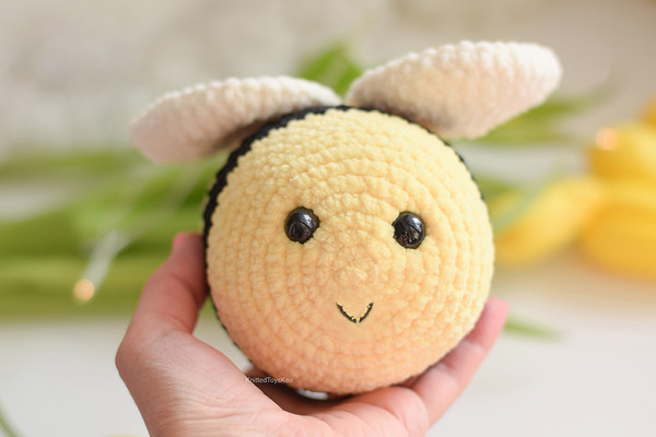 bee-plush-bumblebee-toy