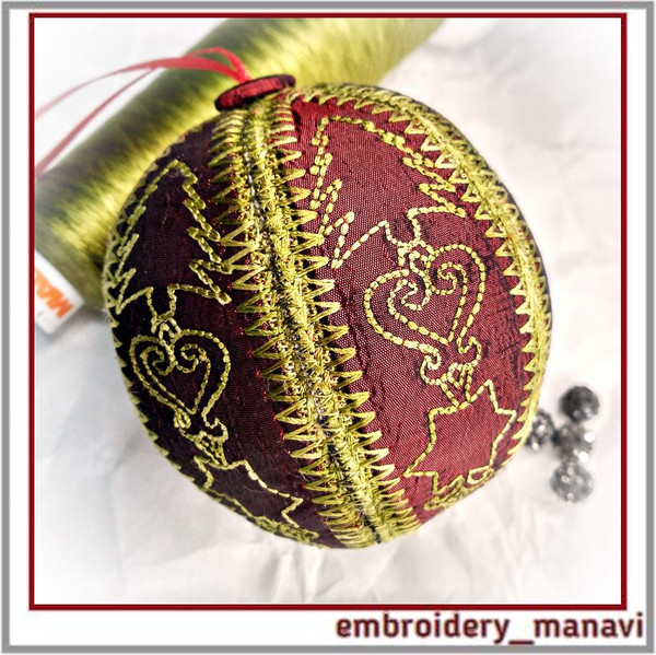 In-the-hoop-Holiday-decor-ball-machine-embroidery-design