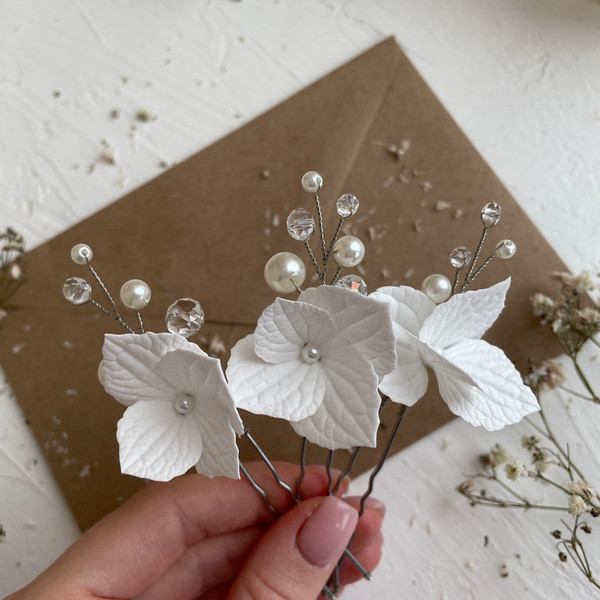 Hydrangea-small-flowers-bridal-hair-pins-White-floral-hairpin-Wedding-pearl-hair-12e.jpg