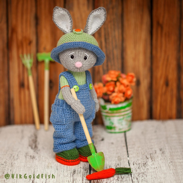 Knitted_rabbit