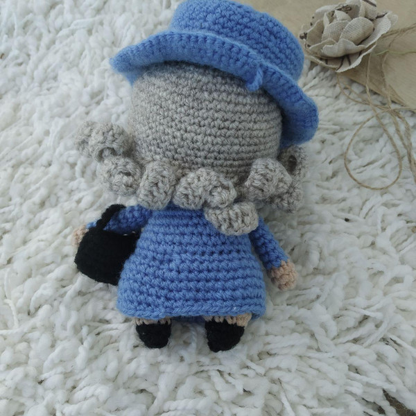 Amigurumi Queen Elizabeth doll crochet pattern PDF.jpg