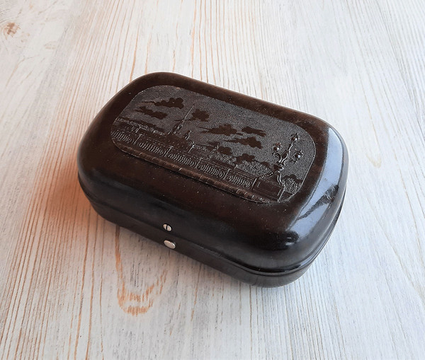 bakelite_case4.jpg