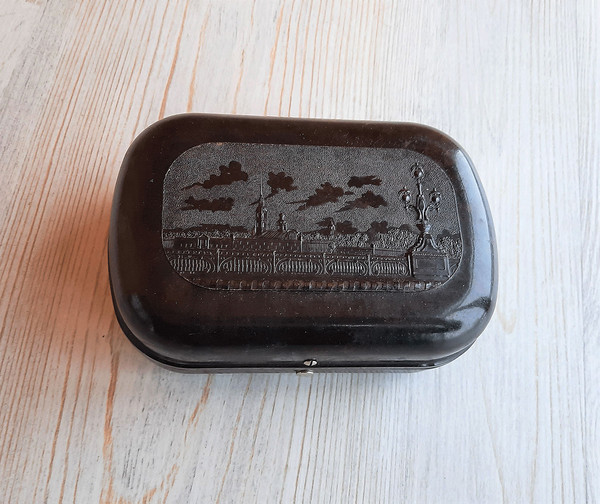 bakelite_case1.jpg