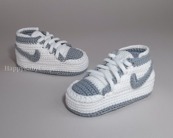 white-baby-shoes.jpg