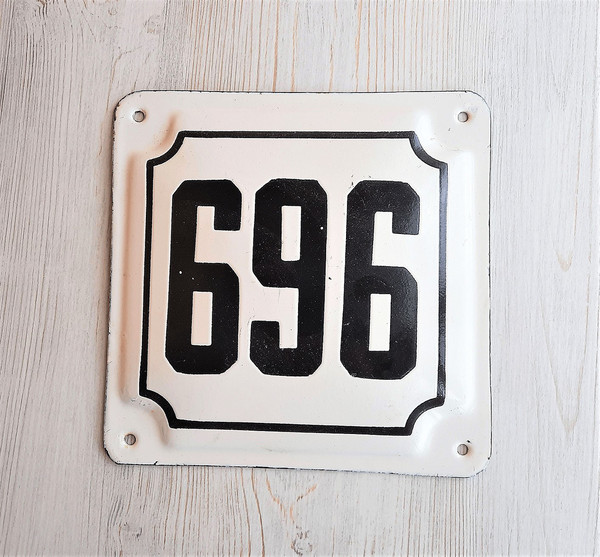 696 address house number sign