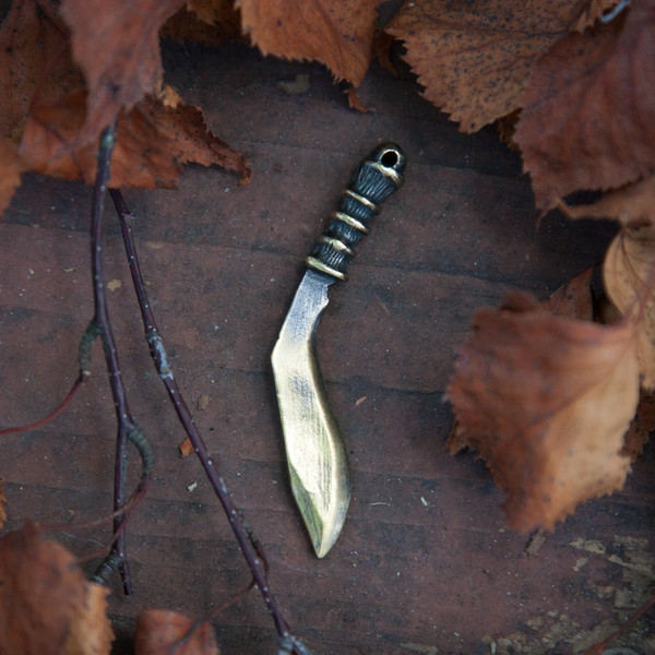 knife-pendant