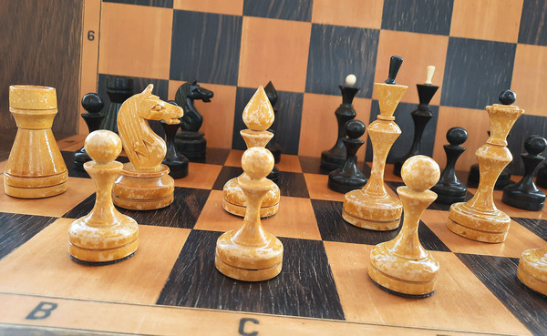 1960s soviet chess pieces set