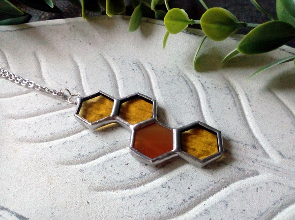 Honeycomb-glass-necklace-stained-glass-honeycomb-honey-bee-décor-bee-art (3).jpg
