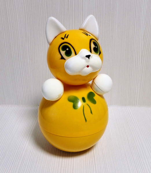 yellow-cat-roly-poly.jpg