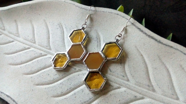 Honeycomb-glass- earrrings -stained-glass-honeycomb-honey-bee-decor-bee-art (6).jpg