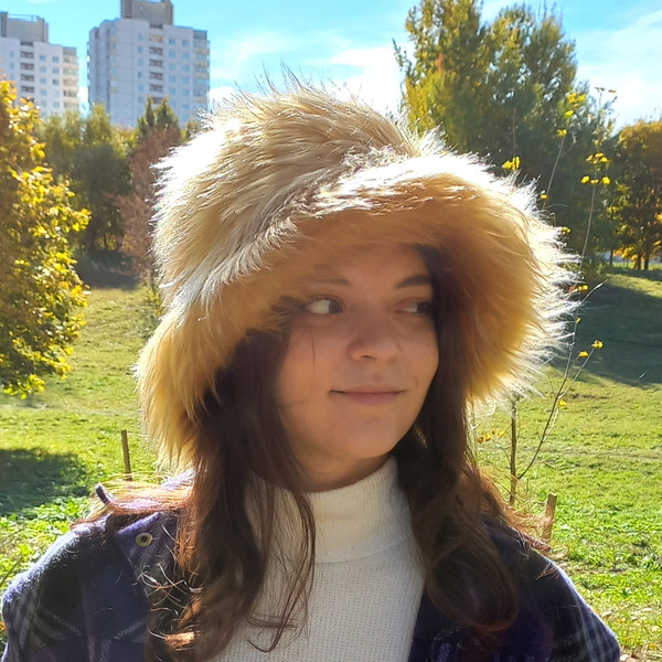 Beige yellow faux fur bucket hat. Festival fuzzy bucket hat. Beige fluffy hat. Rave bucket hat. Bright shaggy bucket hat