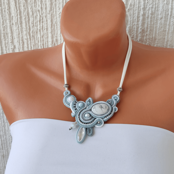 Wedding-necklace-with-stone