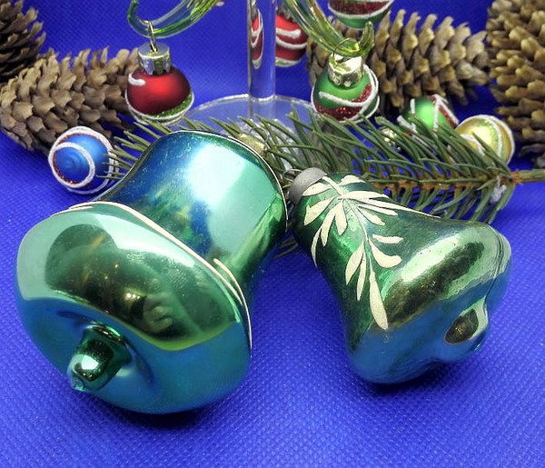 christmas-glass-toy-bells.JPG