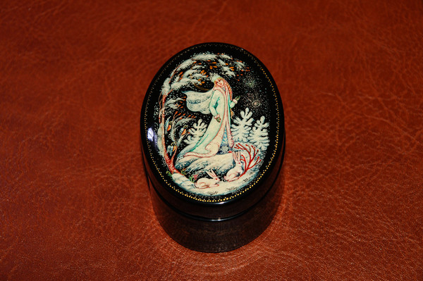 Snow Maiden lacquer box