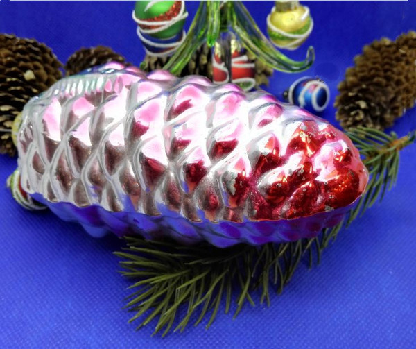 christmas-tree-toy-glass-pine-cone.JPG