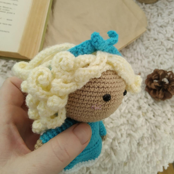 Amigurumi Alice in Wonderland doll crochet pattern.jpg