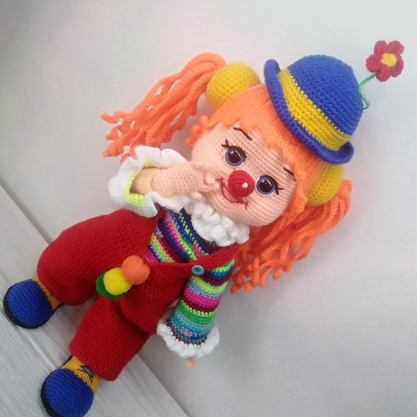 Crochet Yarn Clown with button eyes and outfit - Homemade 15