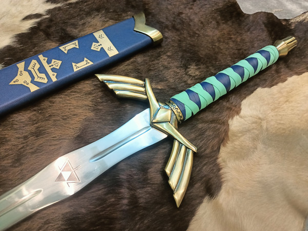 CUSTOM Hand Forged Stainless Steel The LEGEND of ZELDA Full Tang Skyward Link's Master Sword with Scabbard-Costume Armor